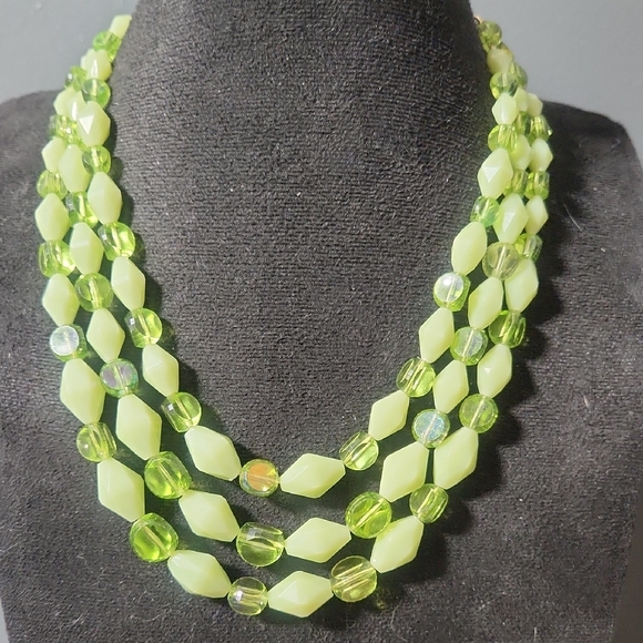 Elegant Lime Green Acrylic Beaded Necklace - Picture 1 of 8